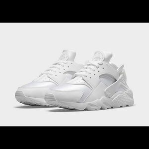 NIKE AIR HUARACHE. Size 8.5. White